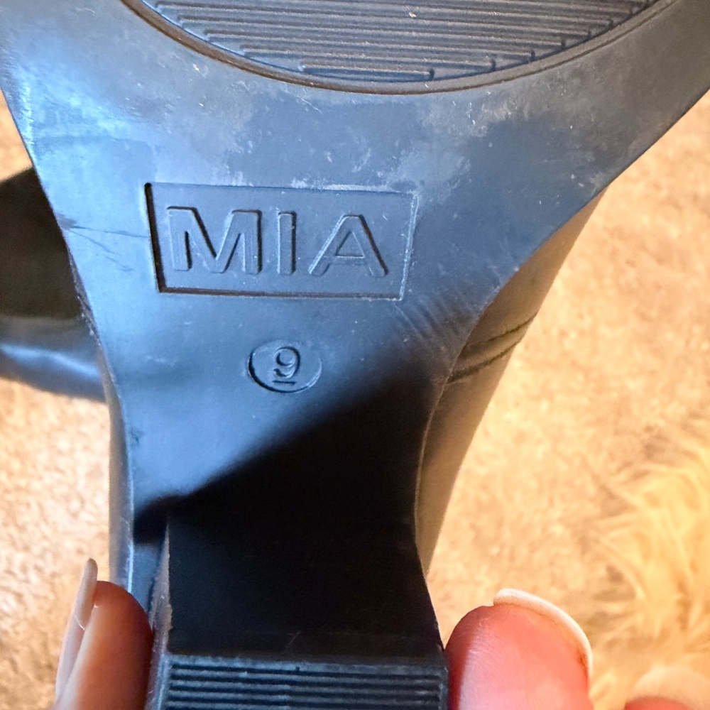 MIA Sleek Black Ankle Booties - Picture 3 of 3